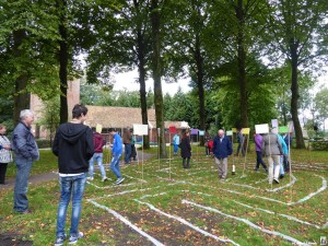 Labyrinth lopen door de bewoners